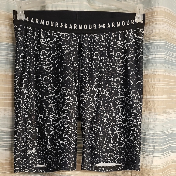 Under Armour Black and White Patterned Shorts/ UniSex - Picture 1 of 6